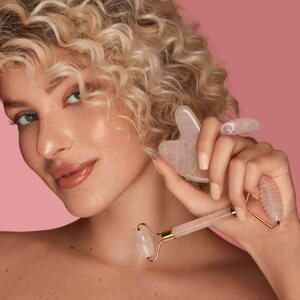 Love Rose Cosmetics GmbH & Co. KG Ruusukvartsi kasvojoogasetti